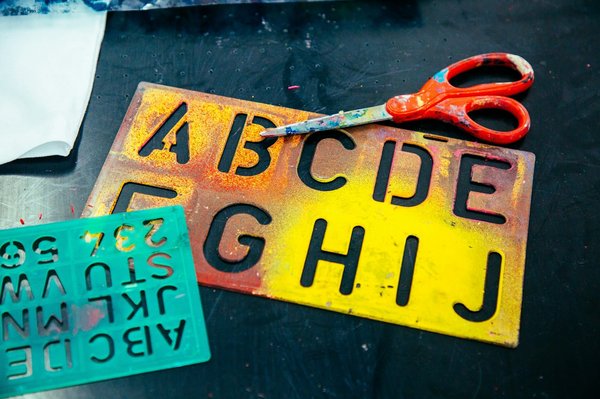 Was sind die bewährten Methoden zur Förderung von Lese- und Schreibfähigkeiten bei Grundschülern?