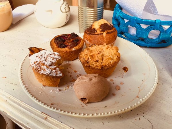 Wie gelingt eine traditionelle englische Zitronen-Baiser-Torte mit knusprigem Mürbeteig?